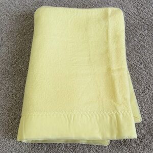 Vintage Butter Yellow Acrylic Baby Blanket Satin Nylon Trim Baby Morgan? Neutral